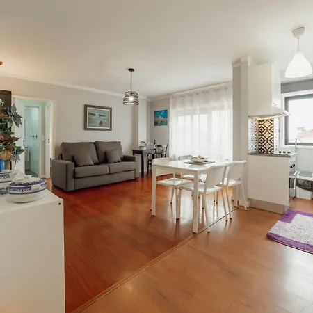 Apartament Espinho Seawalk And Seaview By Vacationy *